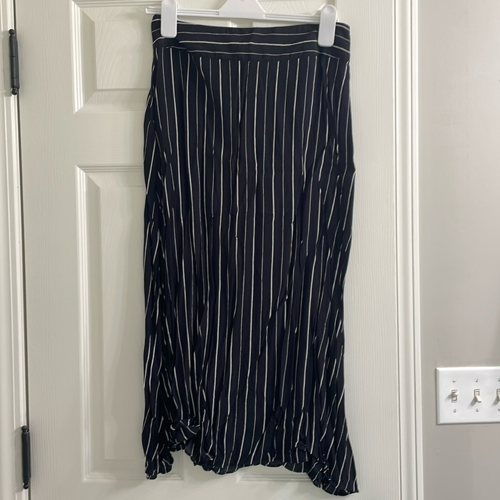 Loft size 6 black and white strip skirt